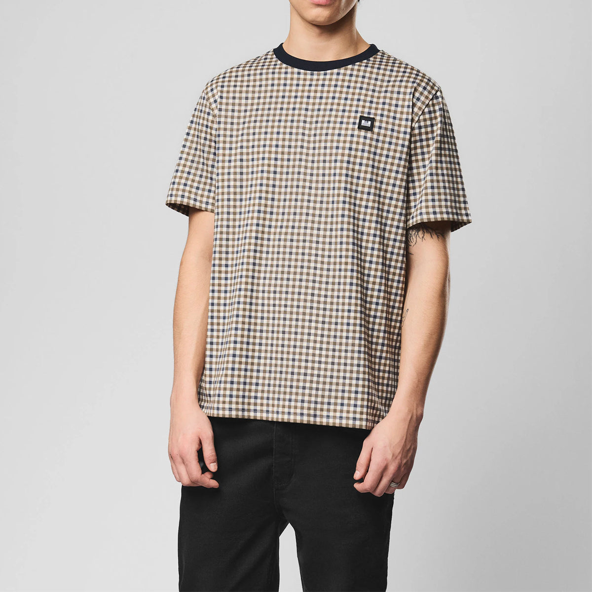 WEEKEND OFFENDER TRIMMER MID HOUSE CHECK T-SHIRT
