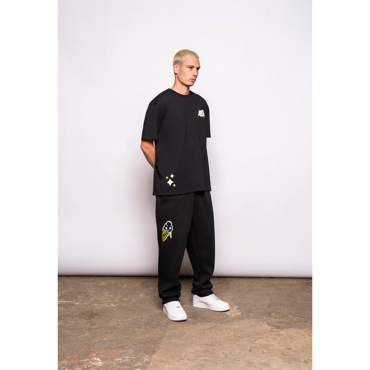 FRESH FLAVOURS CREW NECK BLACK T-SHIRT