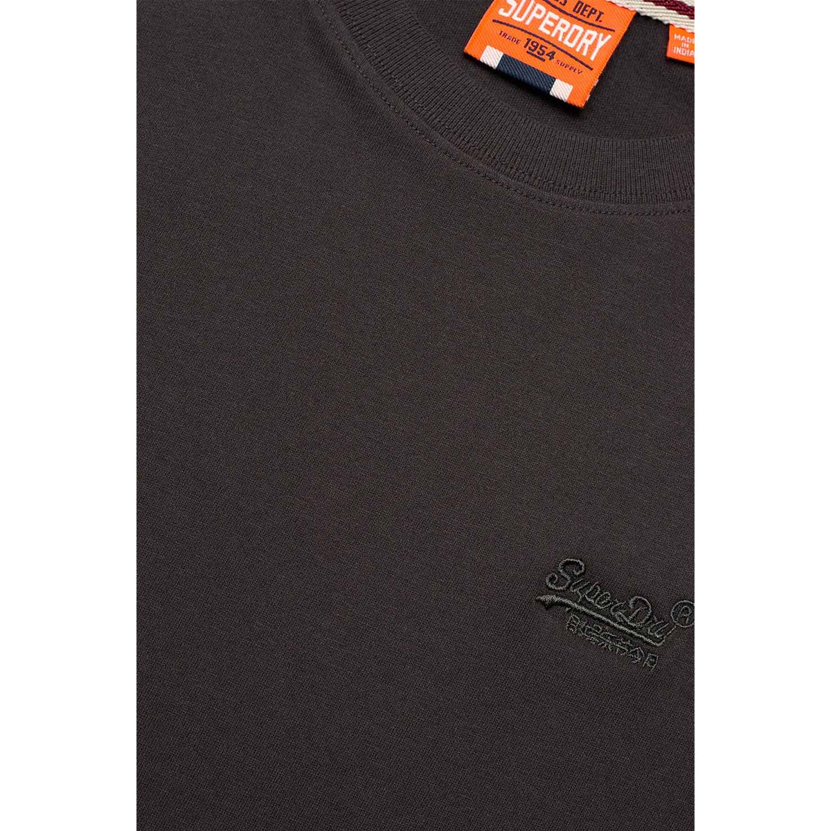 ESSENTIAL LOGO EMB T-SHIRT CARBON BLACK Q29