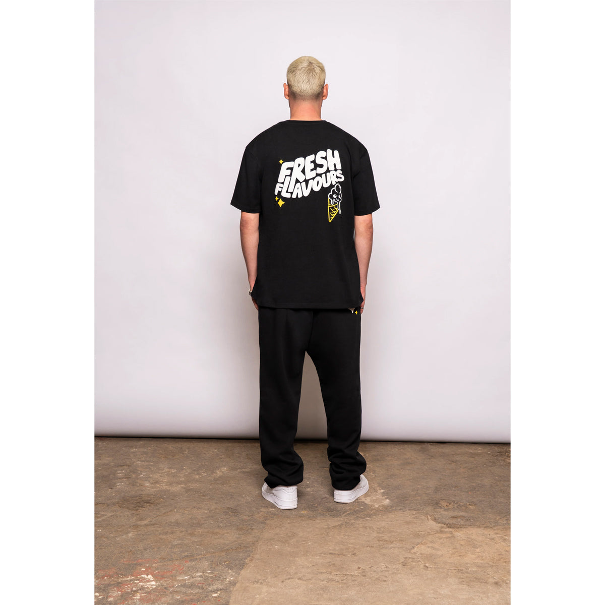 FRESH FLAVOURS CREW NECK BLACK T-SHIRT