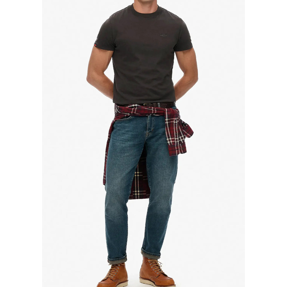 ESSENTIAL LOGO EMB T-SHIRT CARBON BLACK Q29