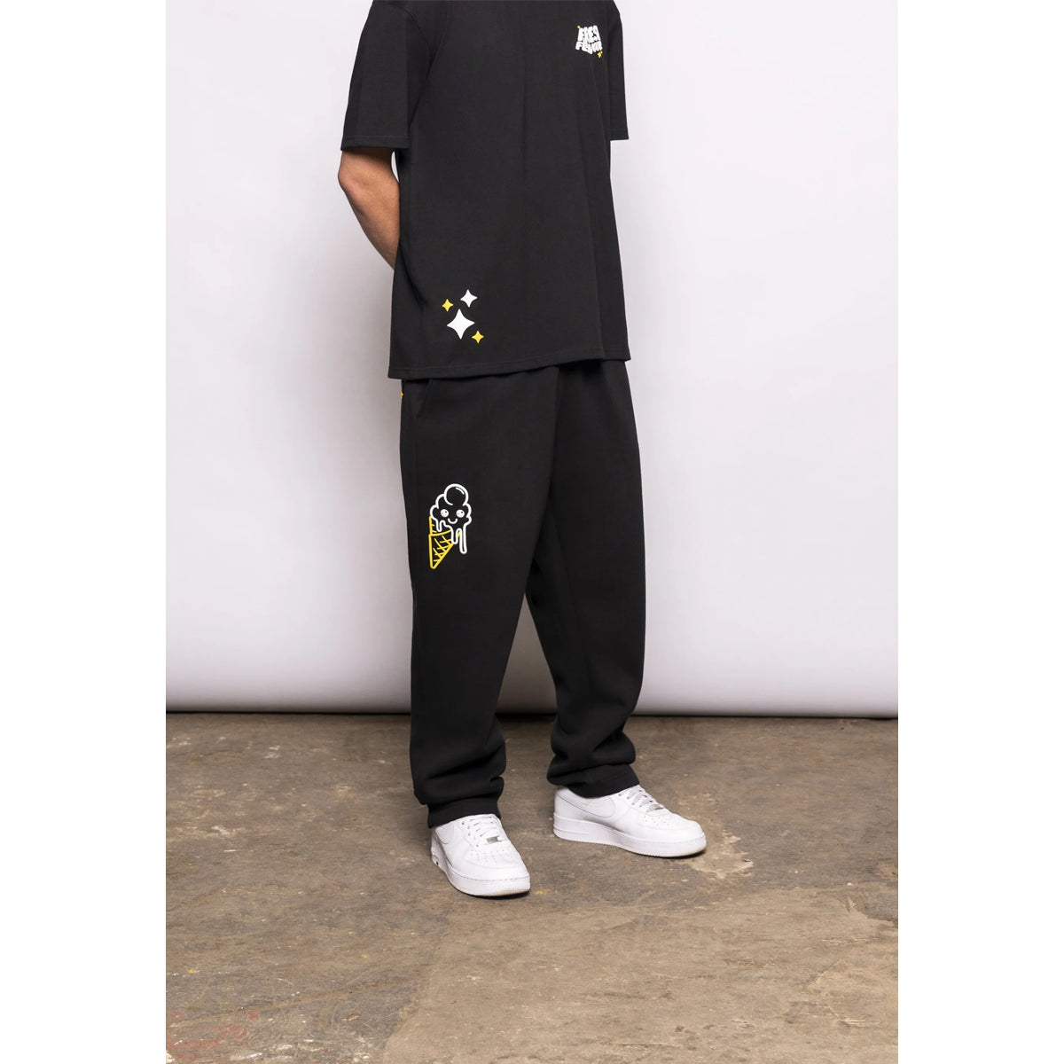 FRESH FLAVOURS BLACK JOGGERS