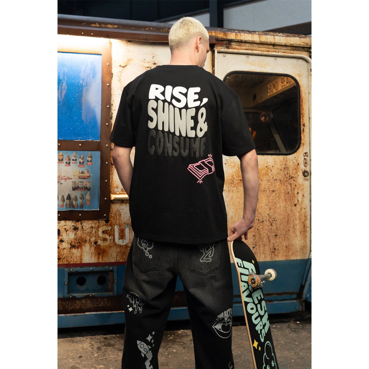 FRESH FLAVOURS CREW NECK RISE BLACK T-SHIRT