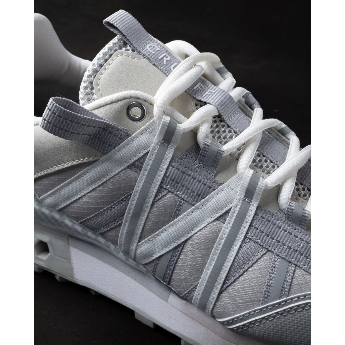 FEARIA HEX-TECH CREAM/REFLECTIVE SILVER TRAINERS CC261050