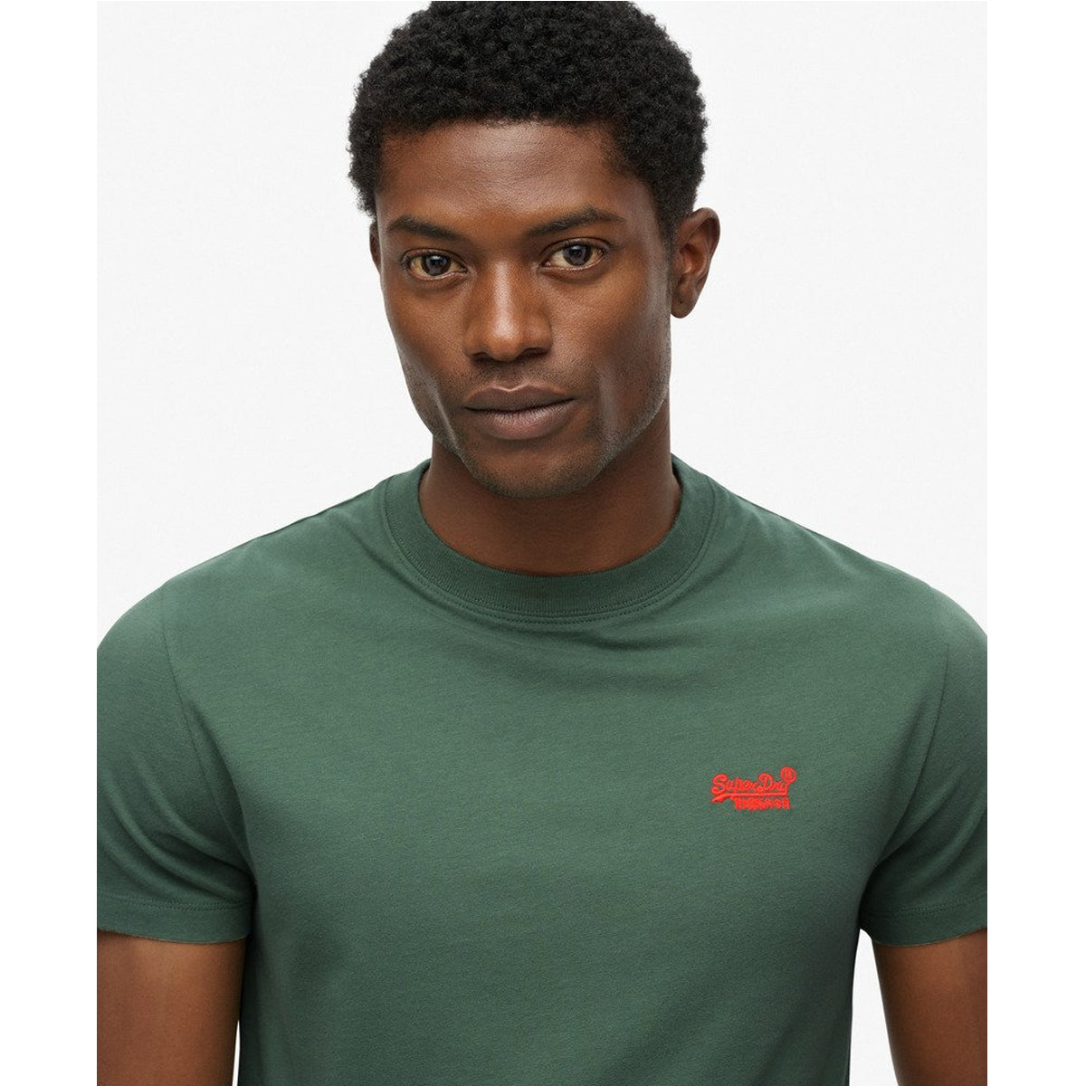 ESSENTIAL LOGO EMB T-SHIRT LAUREL KHAKI J7D