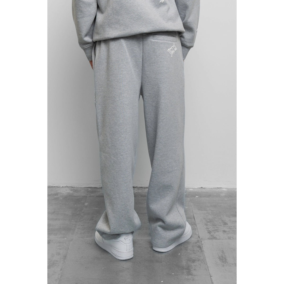 FRESH FLAVOURS RISE, SHINE & CONSUME JOGGER LIGHT GREY